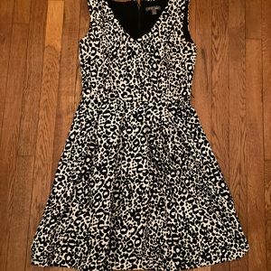 Roz & Ali Black and White Sleeveless Dress